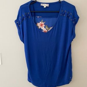 Large Pink Republic short sleeve blouse in blue with flowers on the back